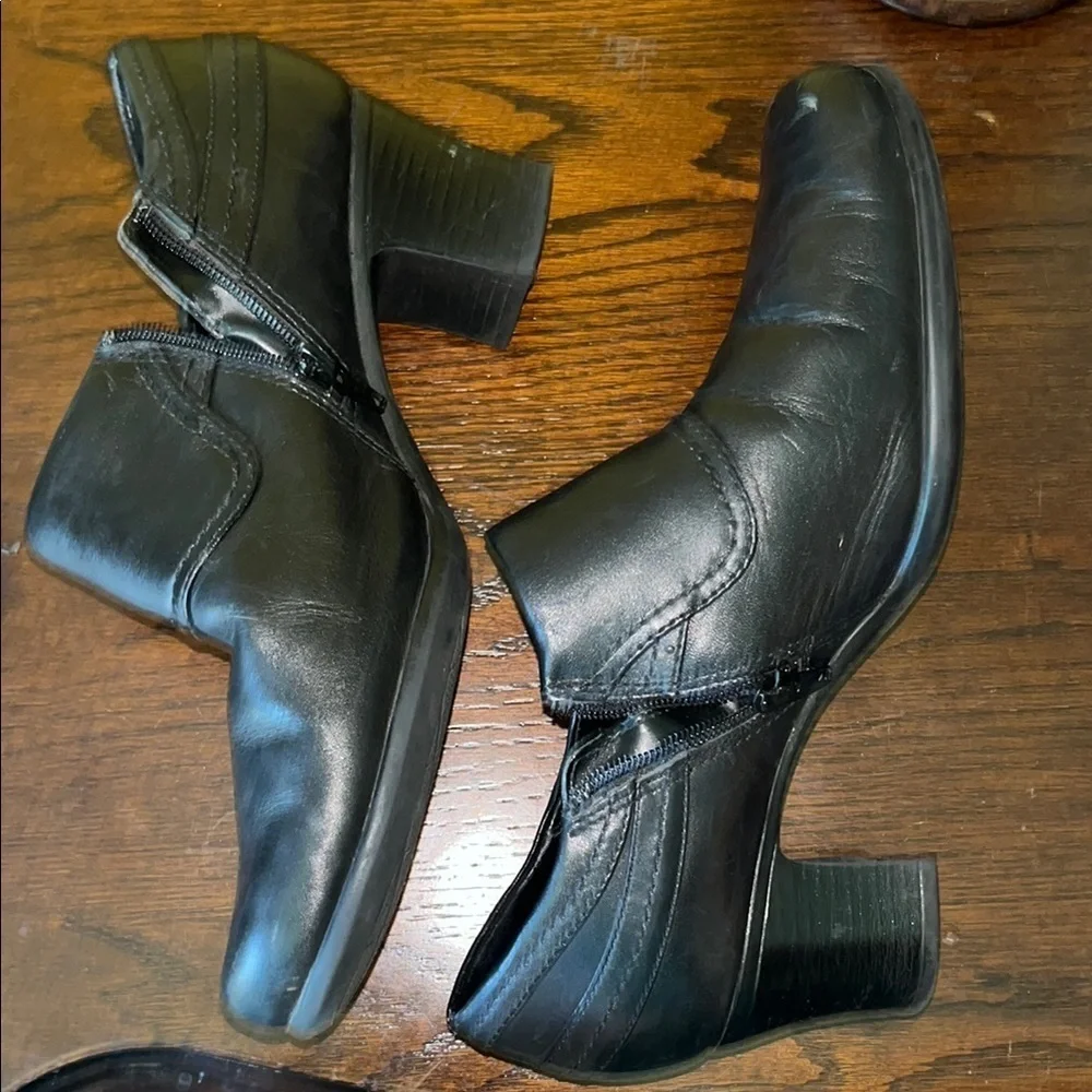 Clarks elegant black